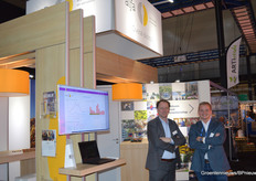 Eric Aerts and Dennis Douma of Alfa Accountants and Advisors at the stand with a liquidity overview on the screen. The term liquidity is often used in times of crisis.